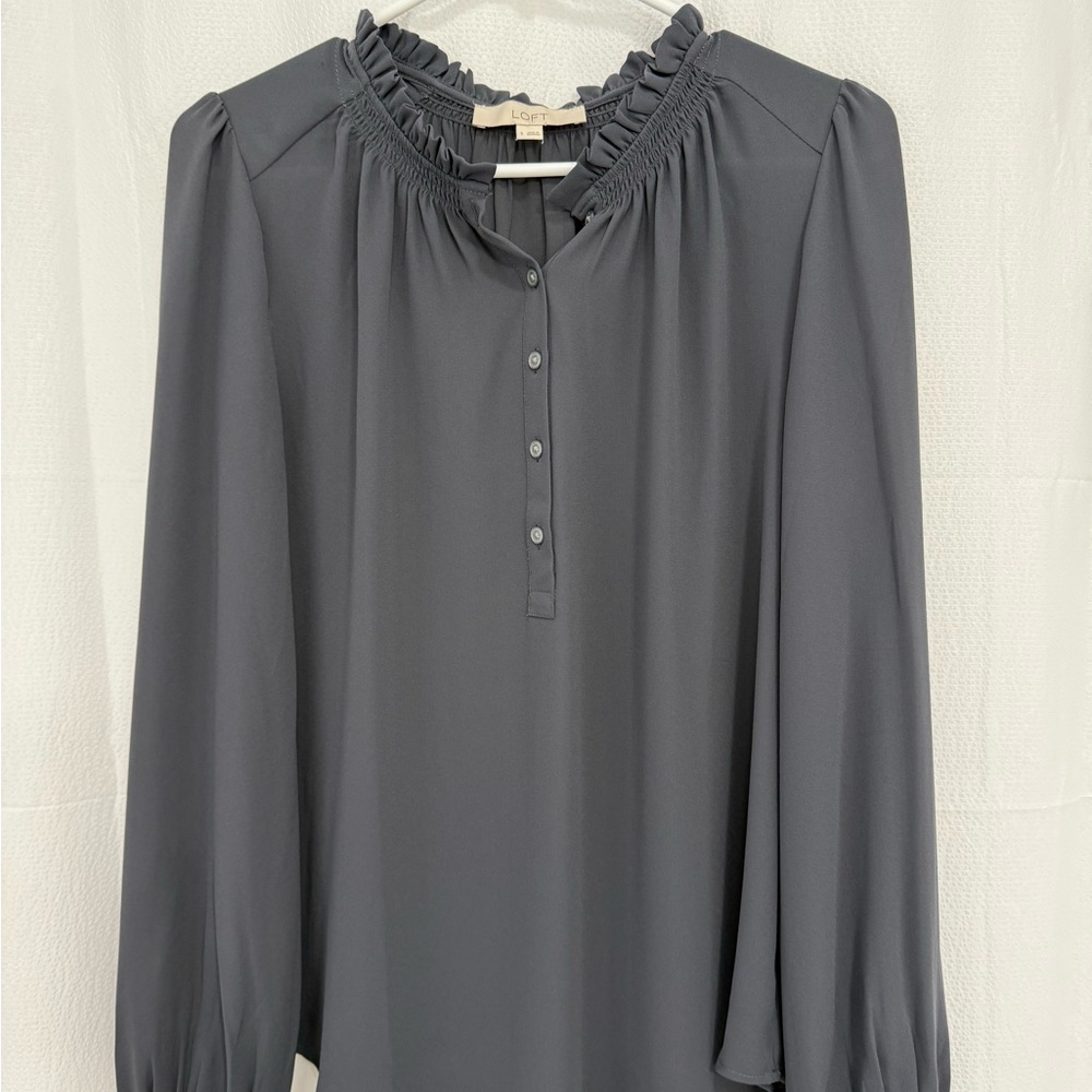 LOFT Gray Ruffled Sleeve Blouse